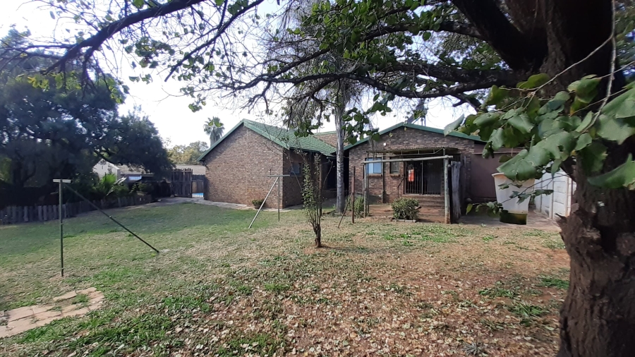 5 Bedroom Property for Sale in Ifafi North West